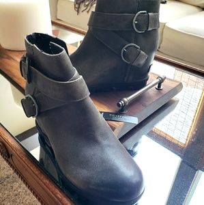 NEW Sorel Joan of Arc Wedge Boot with Buckle